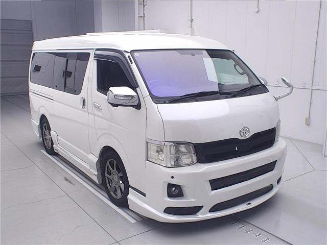 TOYOTA HIACE — фото