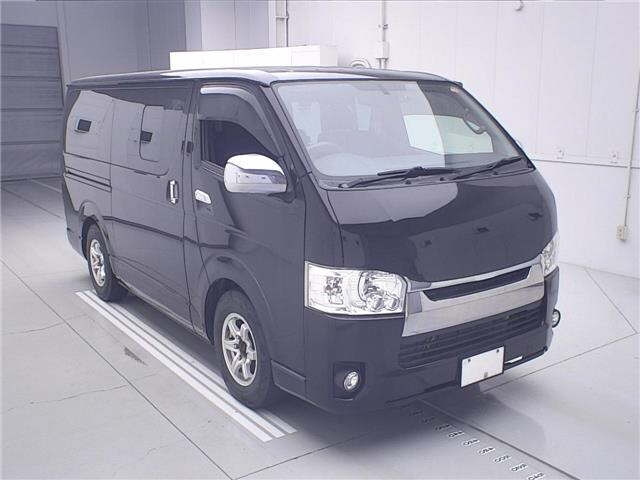 TOYOTA HIACE — фото