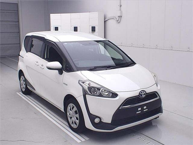 TOYOTA SIENTA — фото