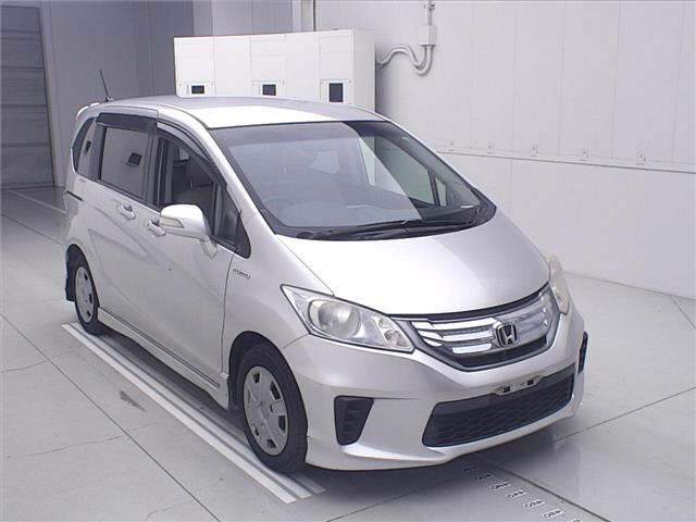 HONDA FREED — фото
