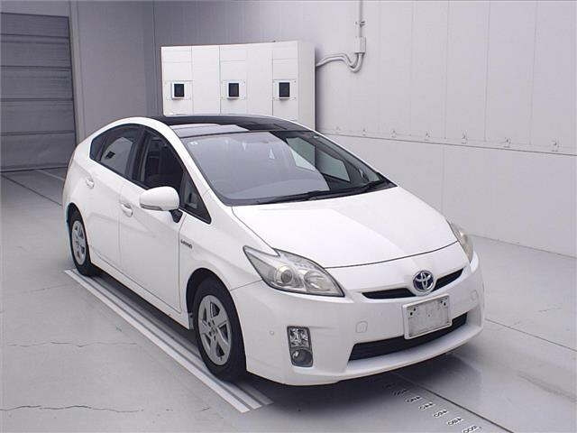 TOYOTA PRIUS — фото