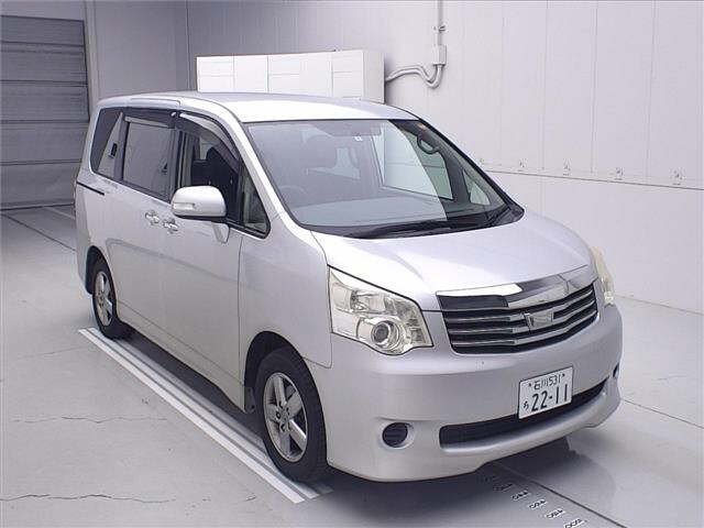 TOYOTA NOAH — фото