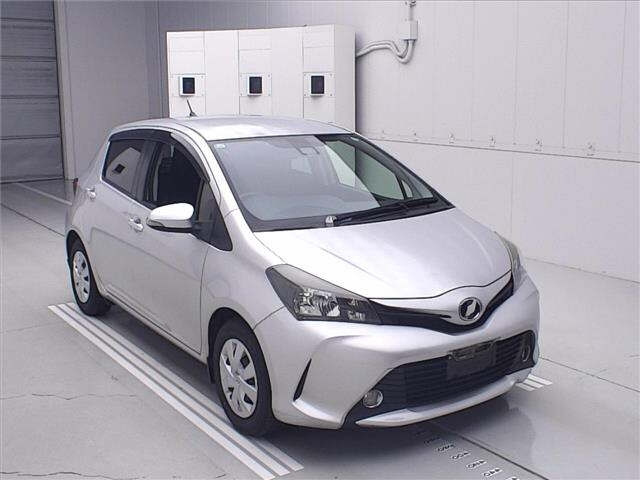 TOYOTA VITZ — фото