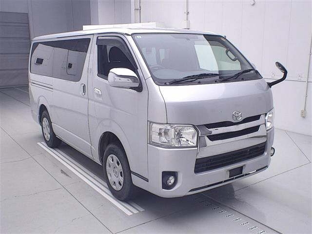 TOYOTA HIACE — фото