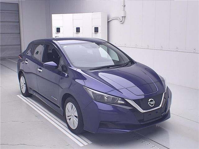 NISSAN LEAF — фото