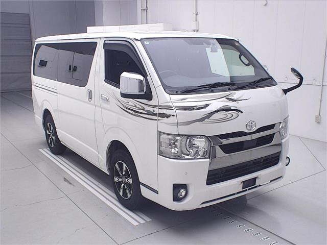 TOYOTA HIACE — фото