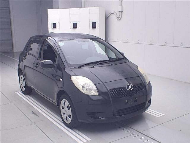 TOYOTA VITZ — фото