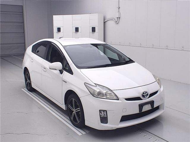 TOYOTA PRIUS — фото