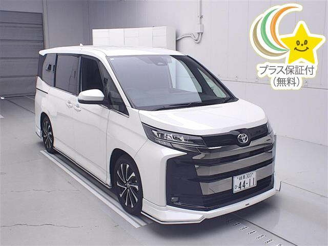 TOYOTA NOAH — фото