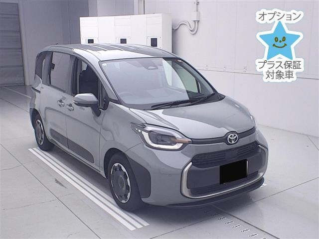 TOYOTA SIENTA — фото