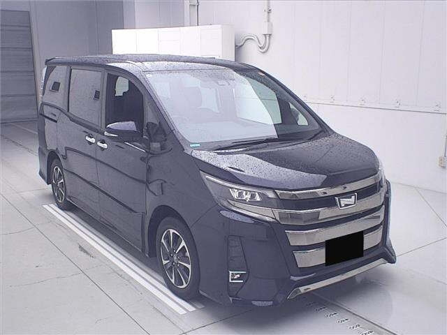 TOYOTA NOAH — фото