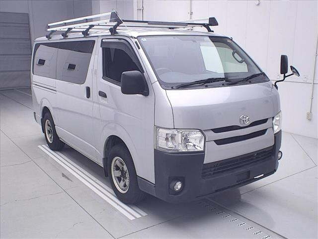TOYOTA HIACE — фото