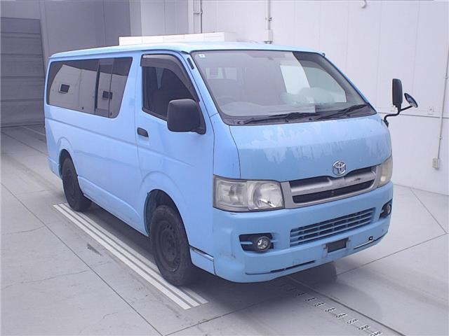 TOYOTA HIACE — фото