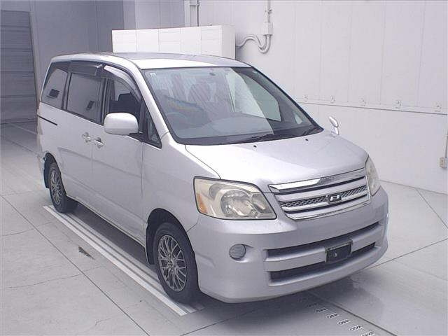 TOYOTA NOAH — фото