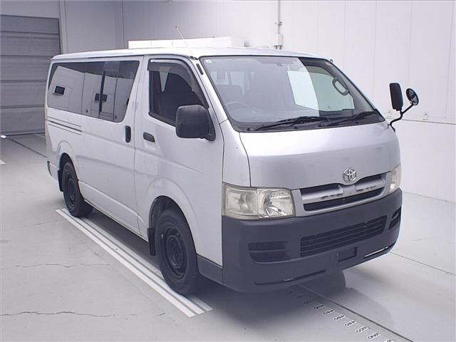 TOYOTA HIACE — фото