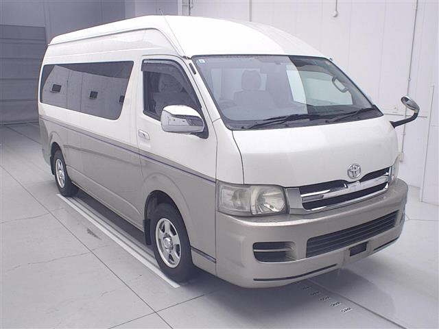 TOYOTA HIACE — фото