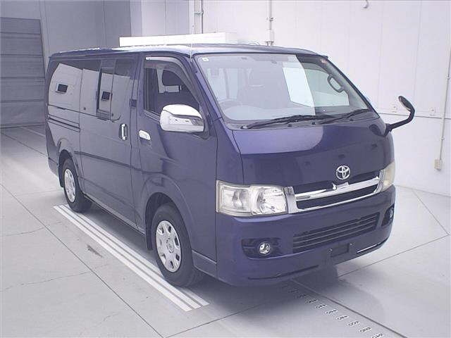 TOYOTA HIACE — фото