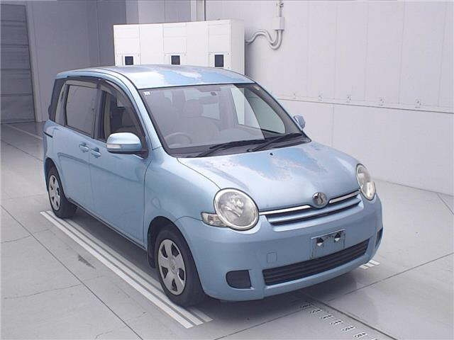 TOYOTA SIENTA — фото