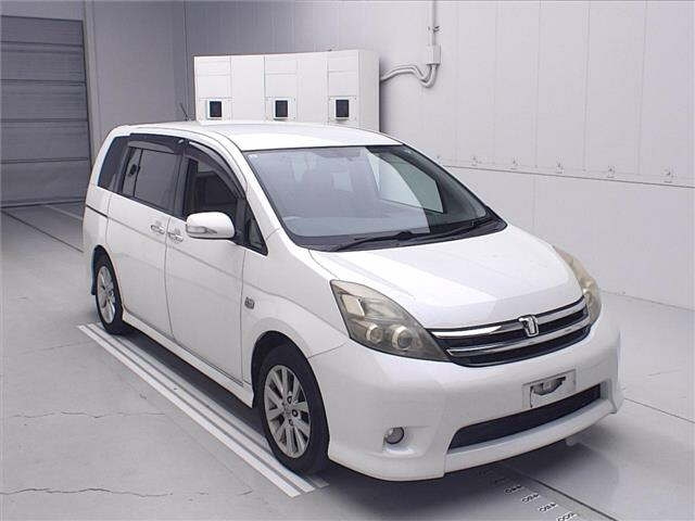 TOYOTA ISIS — фото