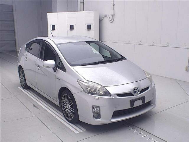 TOYOTA PRIUS — фото
