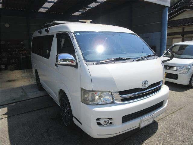 TOYOTA HIACE — фото