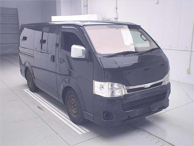 TOYOTA HIACE — фото