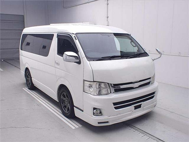 TOYOTA HIACE — фото