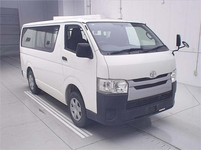 TOYOTA HIACE — фото