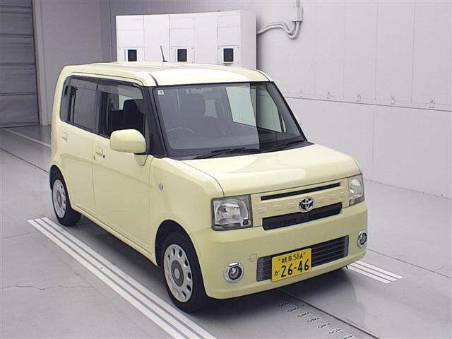 TOYOTA PIXIS — фото
