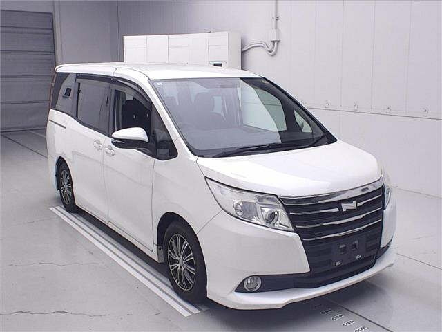 TOYOTA NOAH — фото