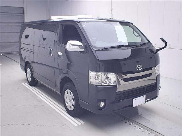 TOYOTA HIACE — фото