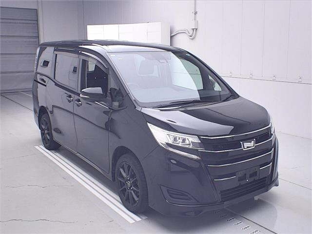 TOYOTA NOAH — фото