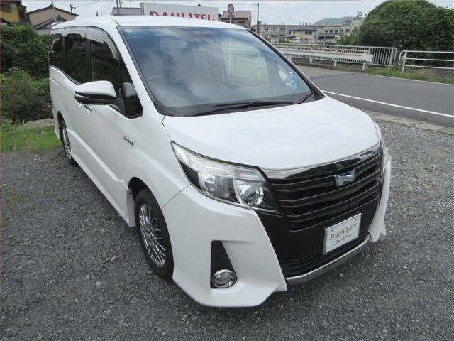 TOYOTA NOAH — фото