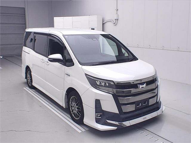TOYOTA NOAH — фото
