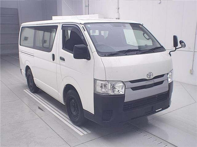 TOYOTA HIACE — фото