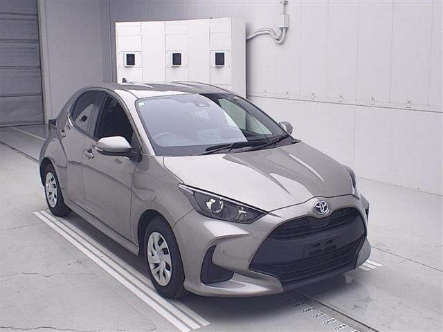 TOYOTA YARIS — фото