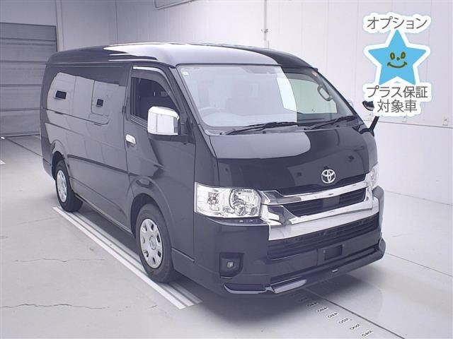 TOYOTA HIACE — фото