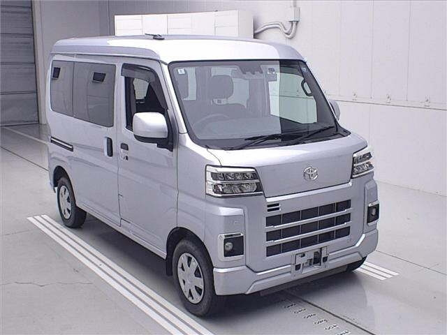 TOYOTA PIXIS — фото