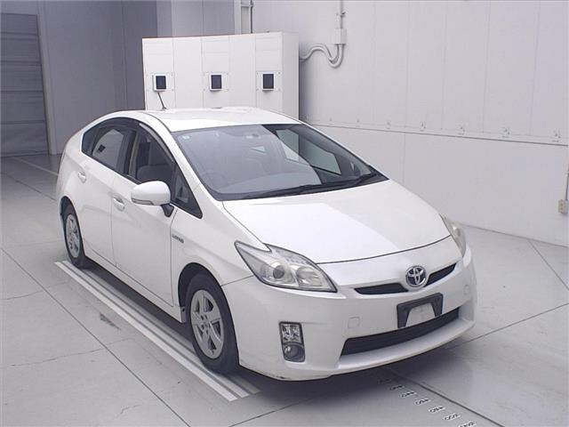 TOYOTA PRIUS — фото