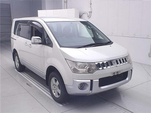 MITSUBISHI DELICA — фото