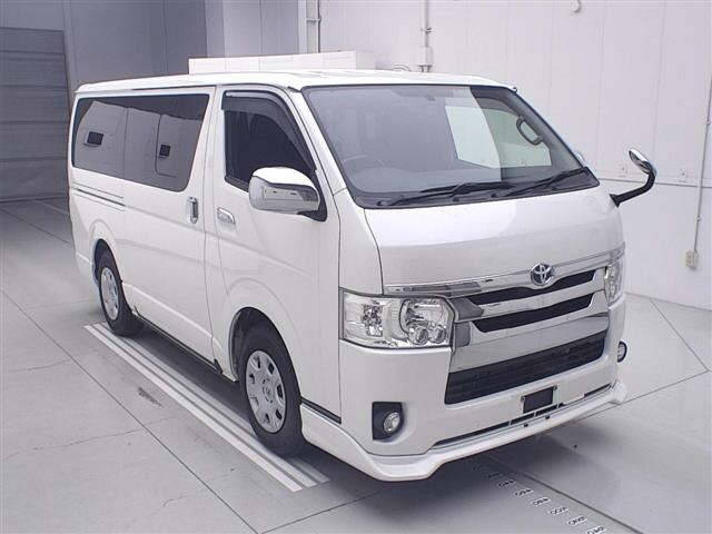 TOYOTA HIACE — фото
