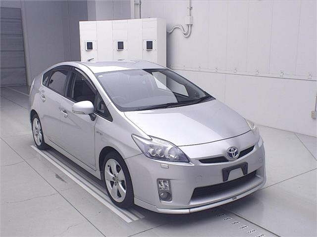 TOYOTA PRIUS — фото