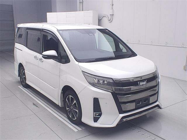 TOYOTA NOAH — фото