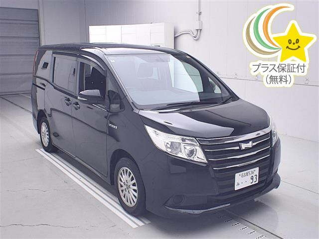 TOYOTA NOAH — фото