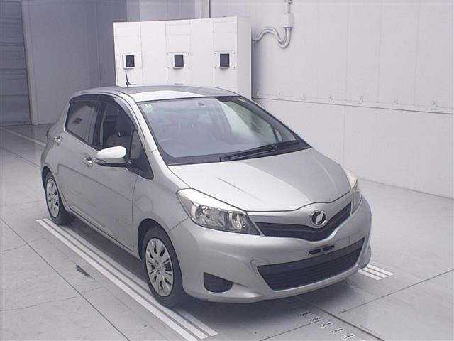 TOYOTA VITZ — фото