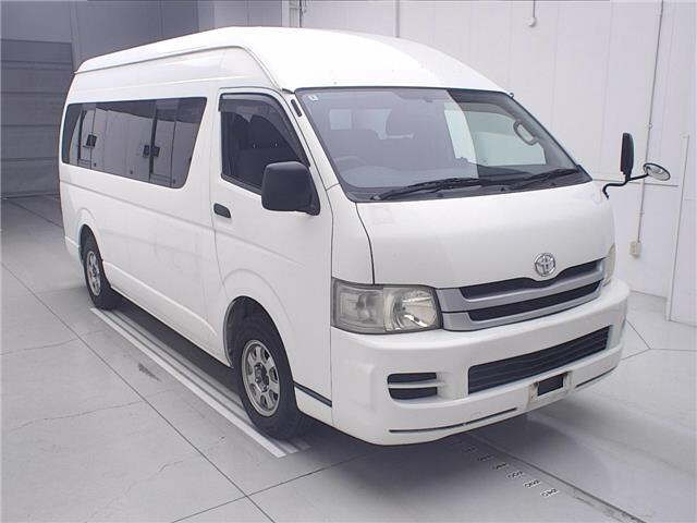 TOYOTA HIACE — фото