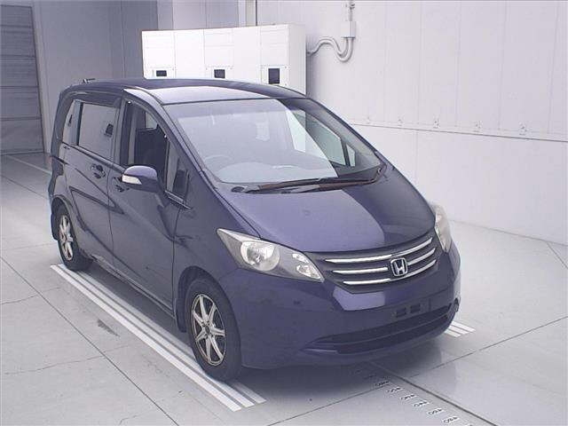 HONDA FREED — фото