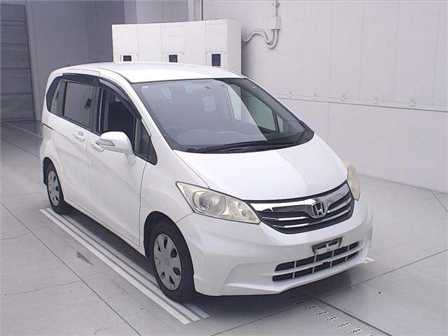 HONDA FREED — фото