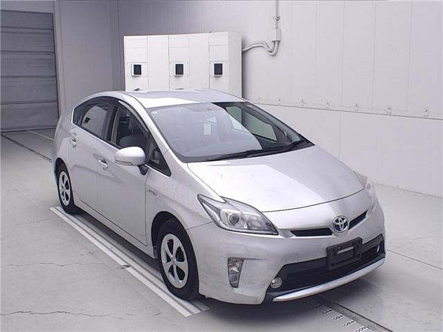 TOYOTA PRIUS — фото