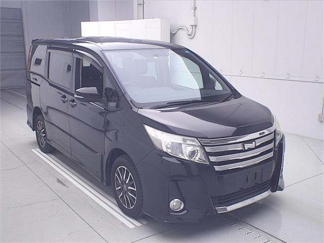 TOYOTA NOAH — фото